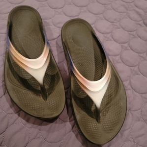 OOFOS Woman's Oolala luxe sandal in Calypso